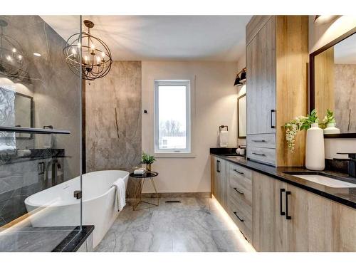 617 Royal Avenue Sw, Calgary, AB - Indoor Photo Showing Bathroom