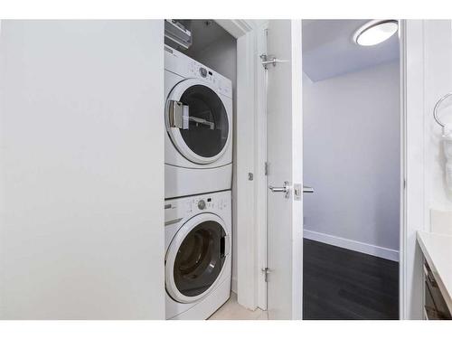 1112-222 Riverfront Avenue Sw, Calgary, AB - Indoor Photo Showing Laundry Room