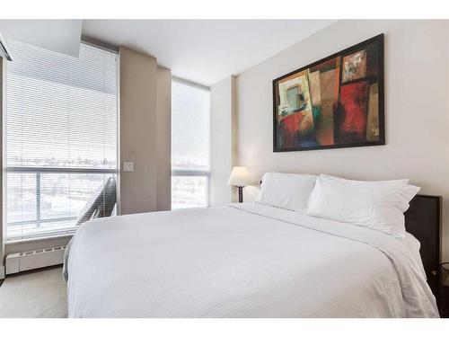 1112-222 Riverfront Avenue Sw, Calgary, AB - Indoor Photo Showing Bedroom