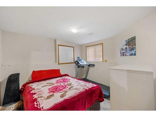 622 Saddlecreek Way Ne, Calgary, AB - Indoor Photo Showing Bedroom