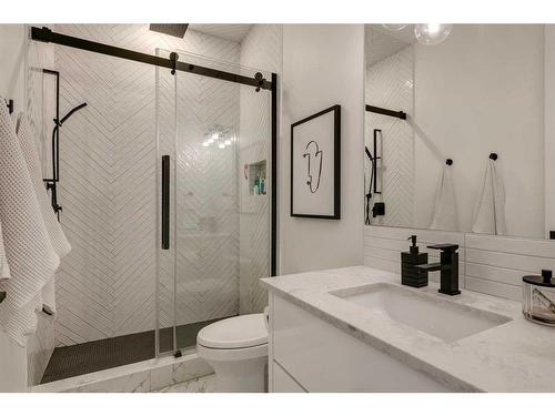 4116 Crestview Road Sw, Calgary, AB - Indoor Photo Showing Bathroom