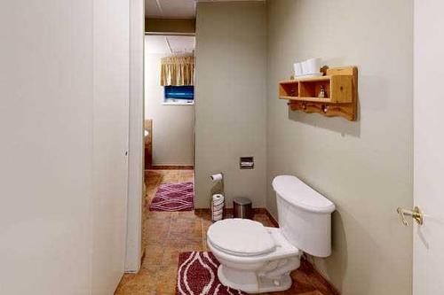 313 54 Avenue East, Claresholm, AB - Indoor Photo Showing Bathroom