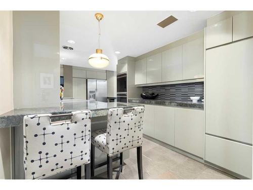 506-3204 Rideau Place Sw, Calgary, AB - Indoor Photo Showing Kitchen With Upgraded Kitchen