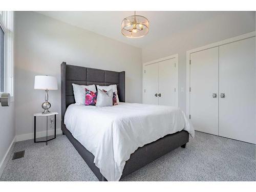 5819 21 Street Sw, Calgary, AB - Indoor Photo Showing Bedroom