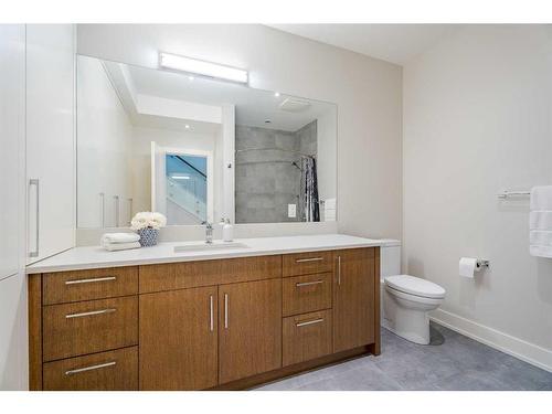 5819 21 Street Sw, Calgary, AB - Indoor Photo Showing Bathroom