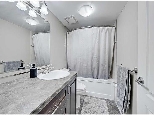1510 10 Avenue Se, High River, AB - Indoor Photo Showing Bathroom