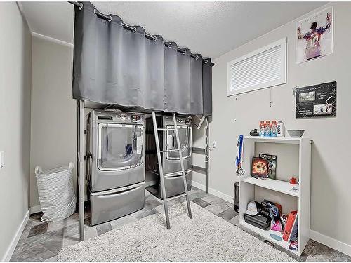 1510 10 Avenue Se, High River, AB - Indoor Photo Showing Laundry Room
