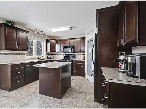 1510 10 Avenue Se, High River, AB - Indoor Photo Showing Kitchen With Upgraded Kitchen