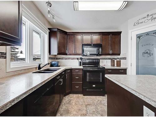 1510 10 Avenue Se, High River, AB - Indoor Photo Showing Kitchen With Double Sink
