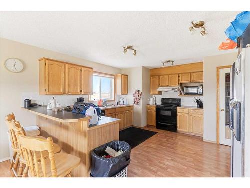 5335 84 Street Ne, Calgary, AB - Indoor Photo Showing Kitchen