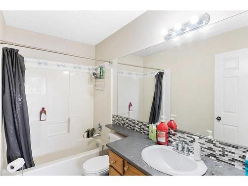 5335 84 Street Ne, Calgary, AB - Indoor Photo Showing Bathroom