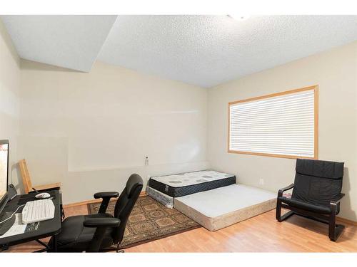 5335 84 Street Ne, Calgary, AB - Indoor Photo Showing Other Room