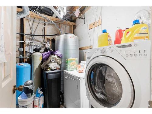 5335 84 Street Ne, Calgary, AB - Indoor Photo Showing Laundry Room