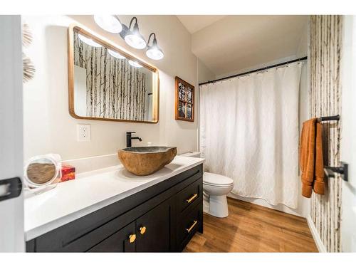 322110 304 Street West, Rural Foothills County, AB - Indoor Photo Showing Bathroom