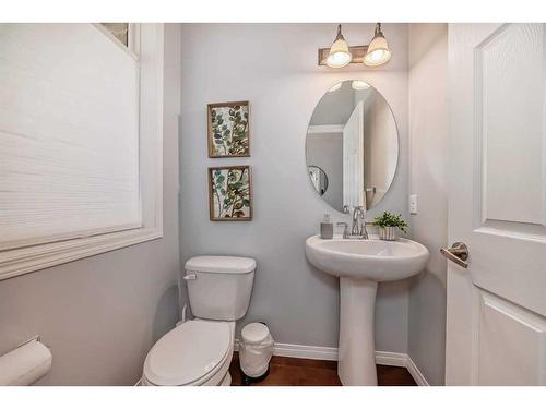 34 Windcreek Terrace Sw, Airdrie, AB - Indoor Photo Showing Bathroom