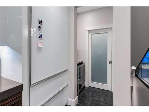 1904 50 Avenue Sw, Calgary, AB - Indoor Photo Showing Other Room