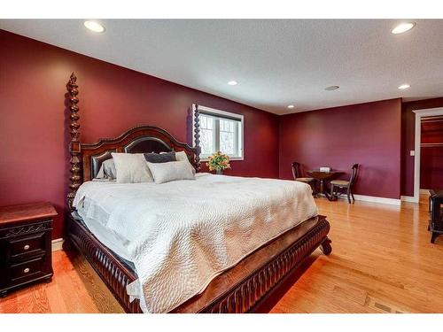 38013 Range Road 275, Rural Red Deer County, AB - Indoor Photo Showing Bedroom