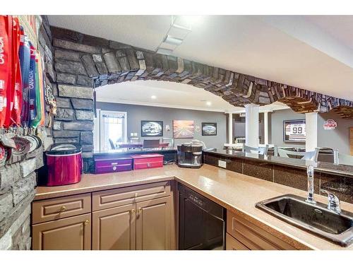 38013 Range Road 275, Rural Red Deer County, AB - Indoor Photo Showing Kitchen