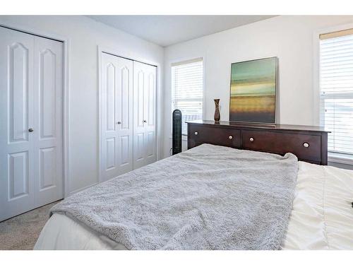 15 Ralston Place, Sylvan Lake, AB - Indoor Photo Showing Bedroom