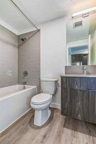 1312-123 4 Street Ne, Calgary, AB - Indoor Photo Showing Bathroom