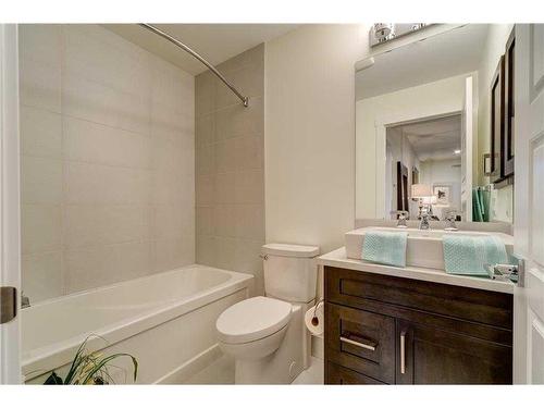 205-3320 3 Avenue Nw, Calgary, AB - Indoor Photo Showing Bathroom