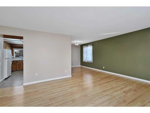 4119 49A Avenue, Innisfail, AB - Indoor Photo Showing Other Room