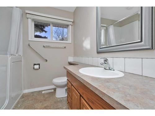 4119 49A Avenue, Innisfail, AB - Indoor Photo Showing Bathroom