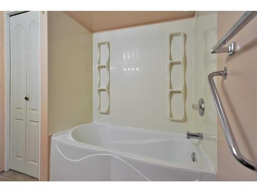 4119 49A Avenue, Innisfail, AB - Indoor Photo Showing Bathroom