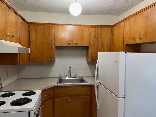 2119 36 Avenue Sw, Calgary, AB - Indoor Photo Showing Kitchen