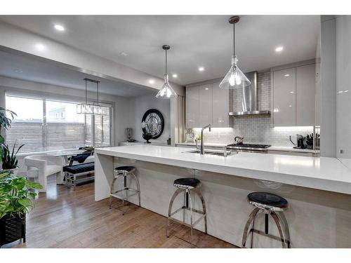 824 Durham Avenue Sw, Calgary, AB - Indoor Photo Showing Kitchen With Upgraded Kitchen