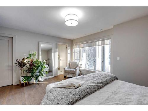 824 Durham Avenue Sw, Calgary, AB - Indoor Photo Showing Bedroom
