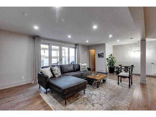 824 Durham Avenue Sw, Calgary, AB - Indoor Photo Showing Other Room
