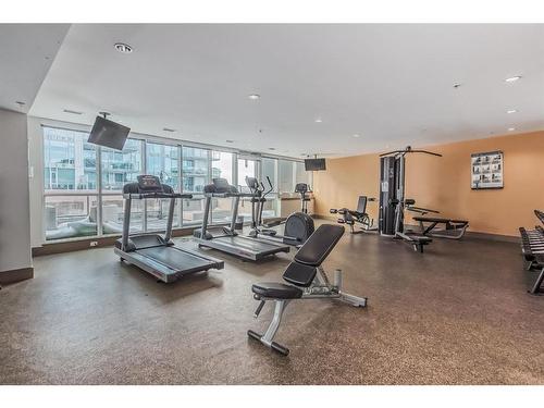 1705-550 Riverfront Avenue Se, Calgary, AB - Indoor Photo Showing Gym Room