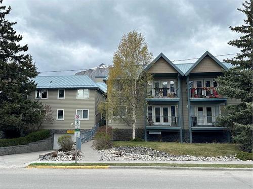 12-704 8 Avenue, Canmore, AB - Outdoor