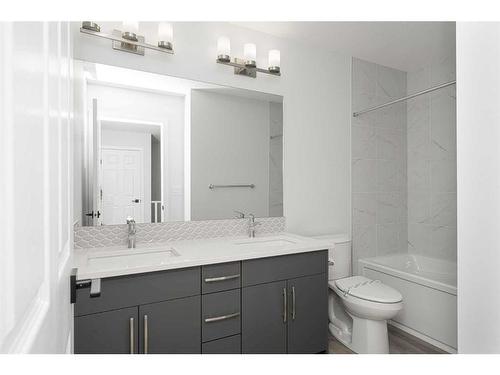 25 Cityline Gate Ne, Calgary, AB - Indoor Photo Showing Bathroom