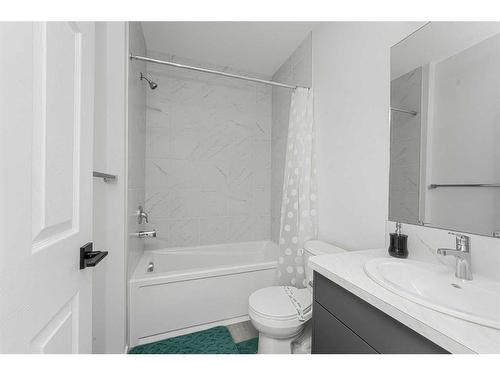 25 Cityline Gate Ne, Calgary, AB - Indoor Photo Showing Bathroom