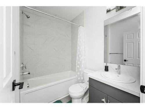 25 Cityline Gate Ne, Calgary, AB - Indoor Photo Showing Bathroom