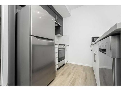 25 Cityline Gate Ne, Calgary, AB - Indoor Photo Showing Kitchen