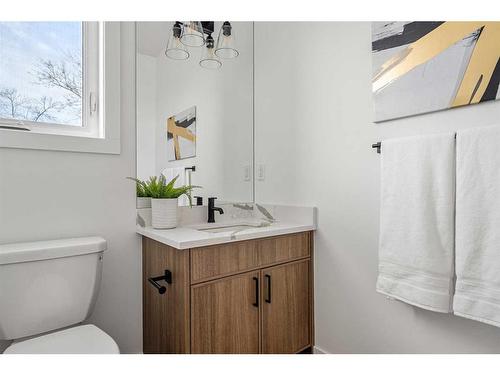 2537 4 Avenue Nw, Calgary, AB - Indoor Photo Showing Bathroom