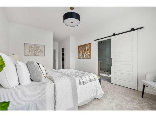 2537 4 Avenue Nw, Calgary, AB - Indoor Photo Showing Bedroom
