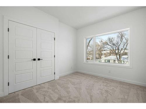 2537 4 Avenue Nw, Calgary, AB - Indoor Photo Showing Other Room
