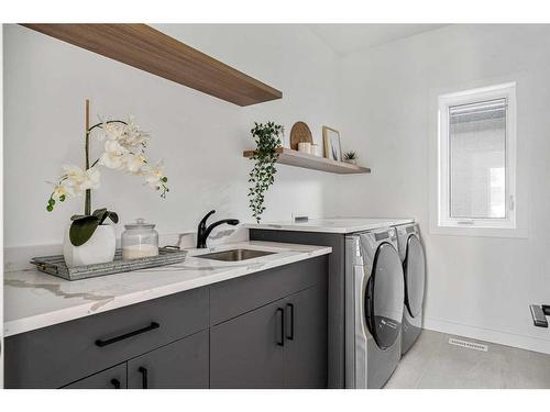 2537 4 Avenue Nw, Calgary, AB - Indoor Photo Showing Laundry Room