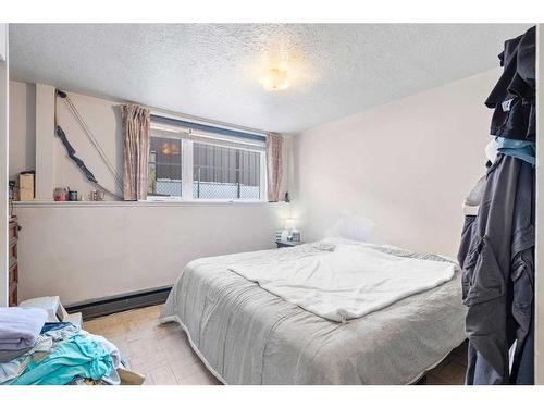 4912 47 Avenue, Innisfail, AB - Indoor Photo Showing Bedroom