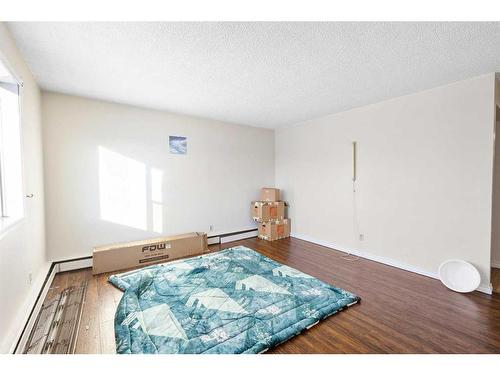 4912 47 Avenue, Innisfail, AB - Indoor Photo Showing Other Room