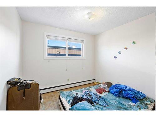 4912 47 Avenue, Innisfail, AB - Indoor Photo Showing Bedroom