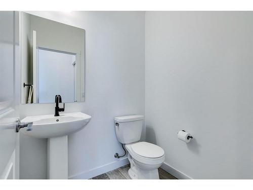 216 Herron Mews Ne, Calgary, AB - Indoor Photo Showing Bathroom