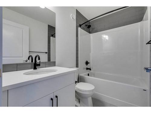 216 Herron Mews Ne, Calgary, AB - Indoor Photo Showing Bathroom