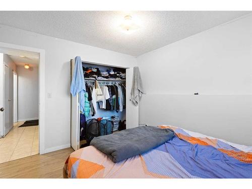 4628 46 Avenue, Innisfail, AB - Indoor Photo Showing Bedroom