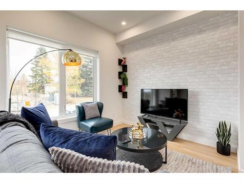 2925 12 Avenue Sw, Calgary, AB - Indoor Photo Showing Living Room