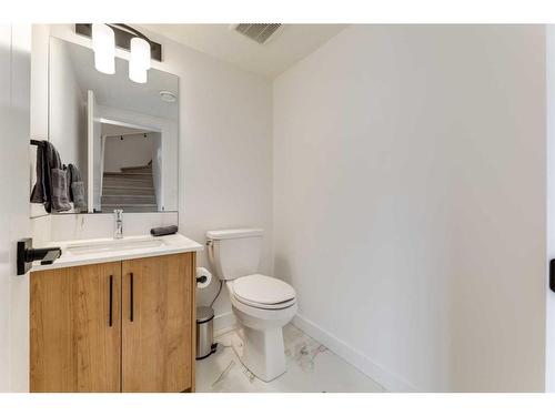 2925 12 Avenue Sw, Calgary, AB - Indoor Photo Showing Bathroom